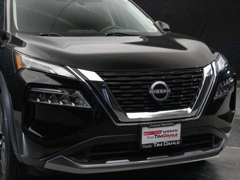 Used 2023 Nissan Rogue SL w/ SL Premium Package image 3