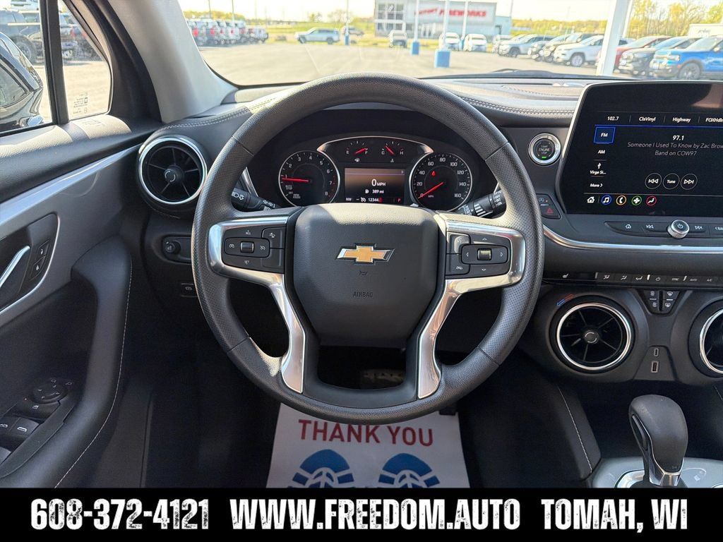 Used 2025 Chevrolet Blazer LT AWD/4WD image 13