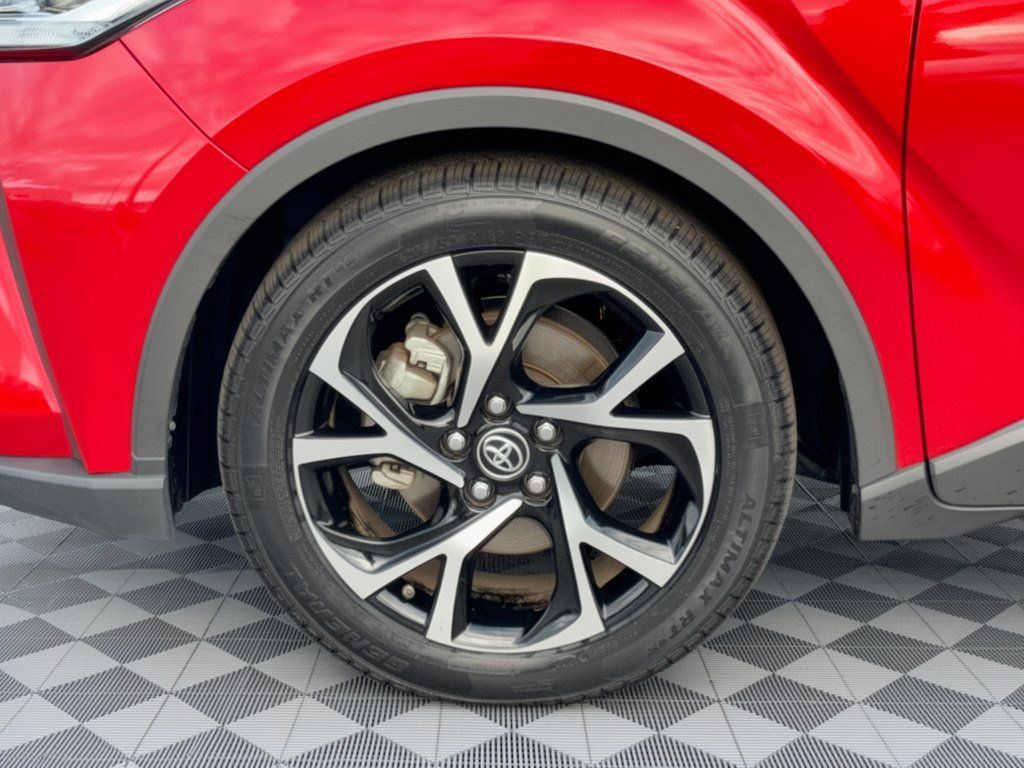 Used 2022 Toyota C-HR XLE FWD image 13