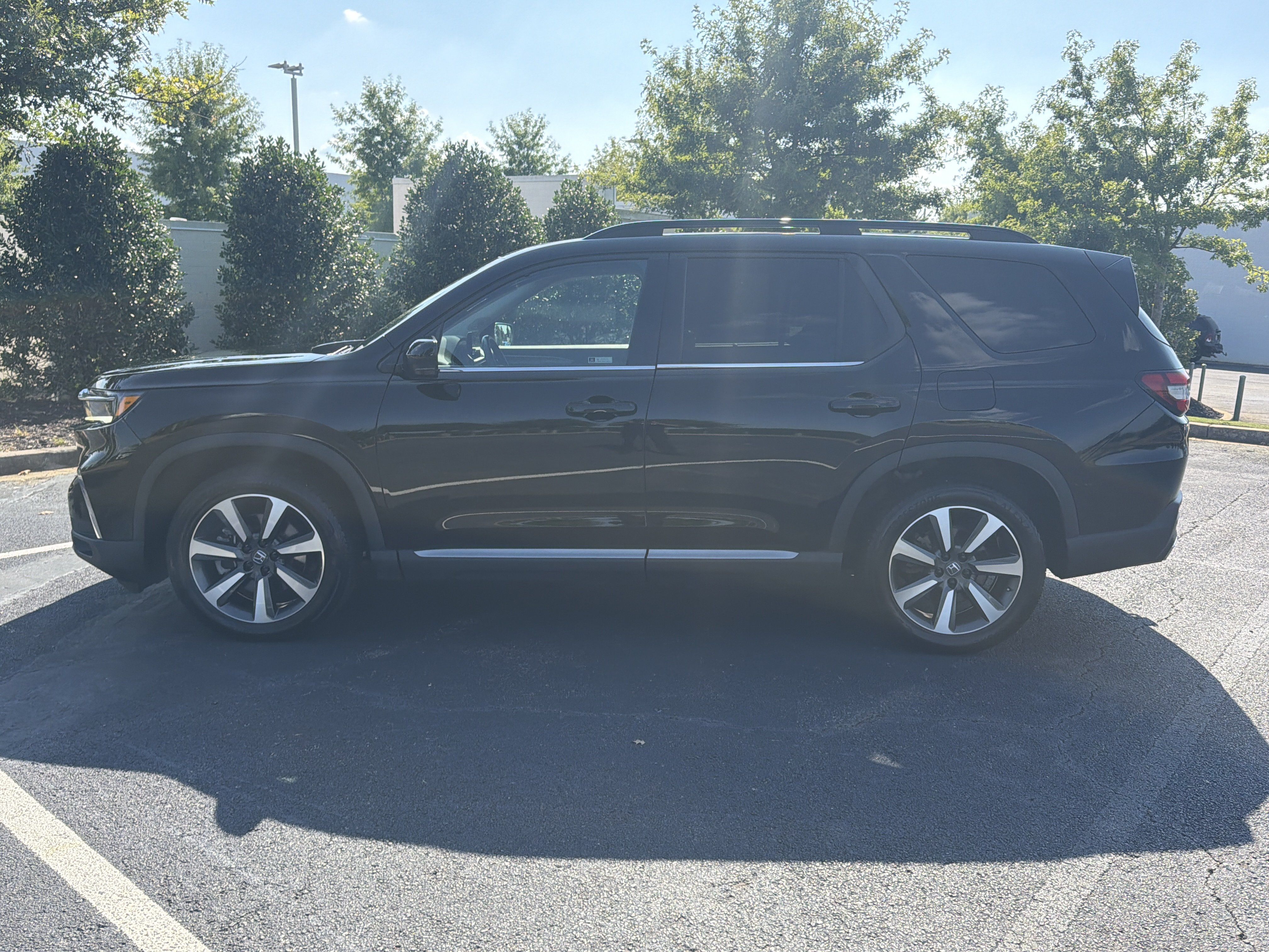 Used 2024 Honda Pilot Elite image 6