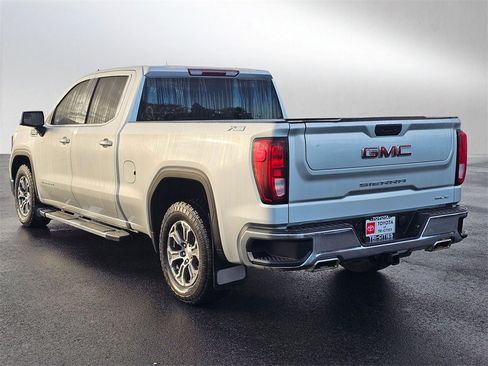 Used 2021 GMC Sierra 1500 SLE image 3