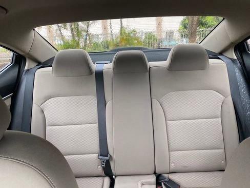 Used 2019 Hyundai Elantra SE image 18