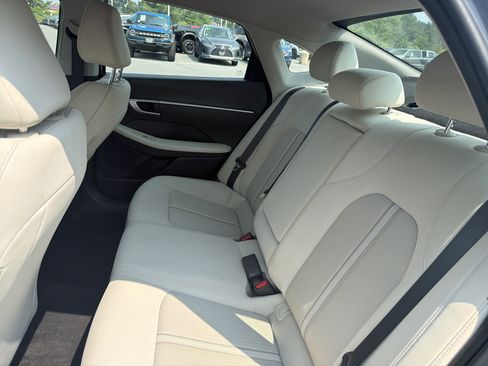 Used 2025 Hyundai Sonata SEL FWD image 13