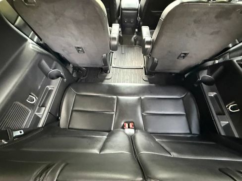 Used 2024 Ford Explorer XLT w/ Equipment Group 202A AWD/4WD image 40
