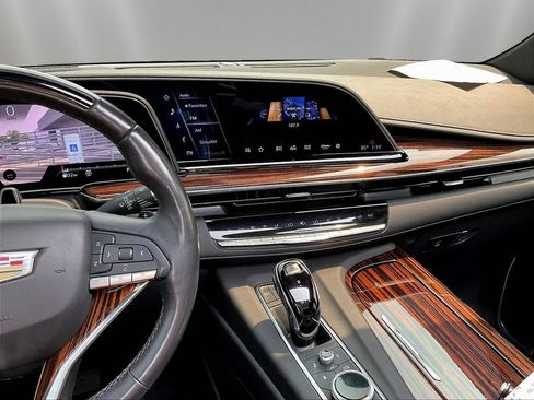 Used 2022 Cadillac Escalade Premium Luxury AWD/4WD image 9