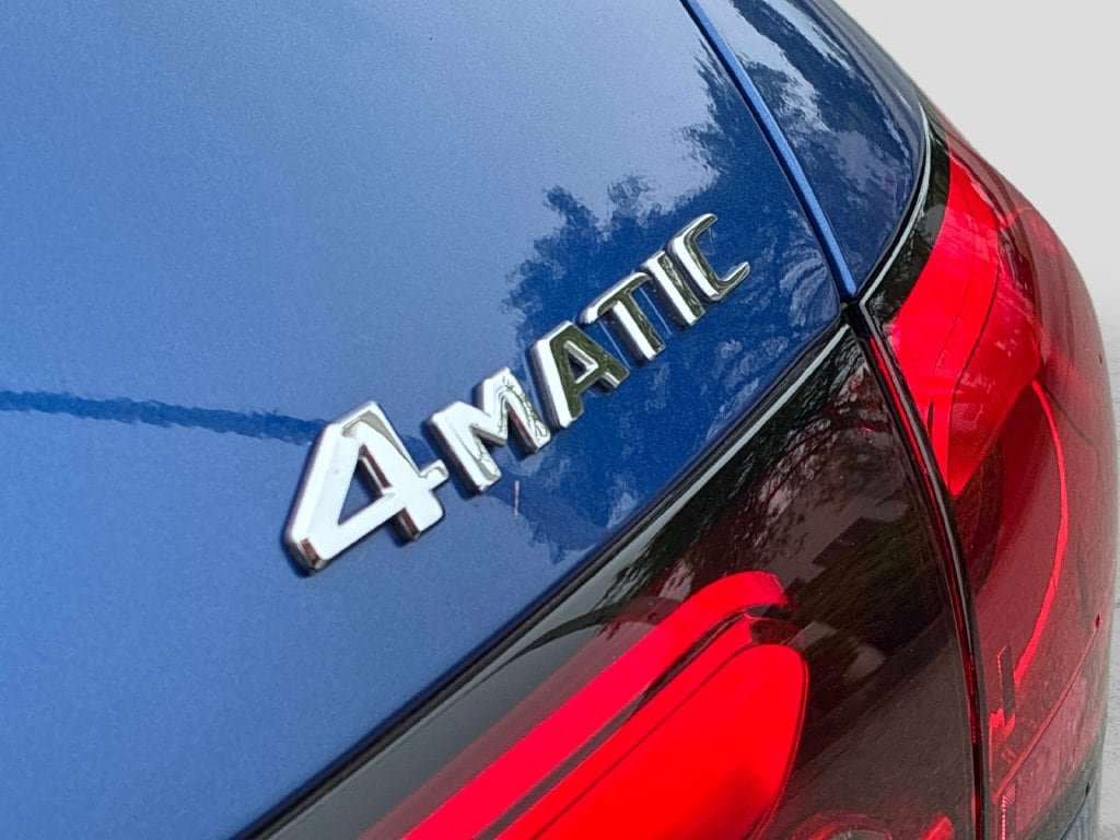 Used 2025 Mercedes-Benz GLC 300 4MATIC image 11