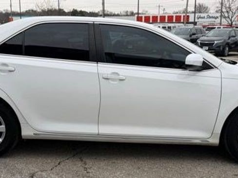 Used 2014 Toyota Camry LE image 6