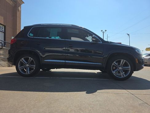 Used 2017 Volkswagen Tiguan Sport image 2