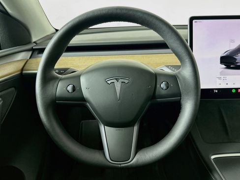 Used 2023 Tesla Model Y 2WD image 17