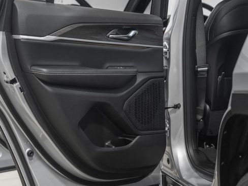 New 2025 Jeep Grand Cherokee Limited image 37