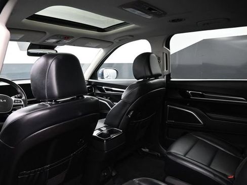 Used 2025 Kia Telluride S FWD image 19