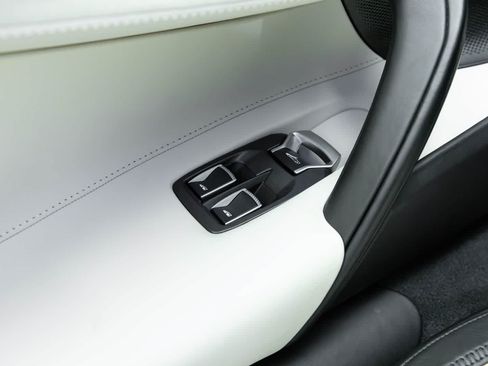 Used 2026 McLaren 750S Spider RWD image 36