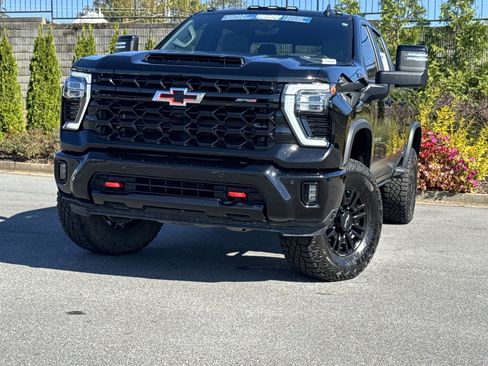 Used 2025 Chevrolet Silverado 2500 ZR2 w/ Technology Package image 5