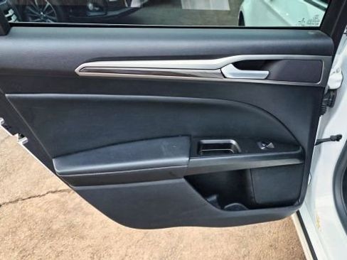 Used 2019 Ford Fusion SEL image 28