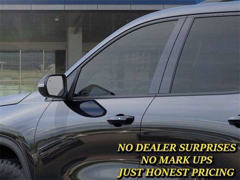 New 2026 Chevrolet Traverse Z71 w/ Driver Confidence Package image 12