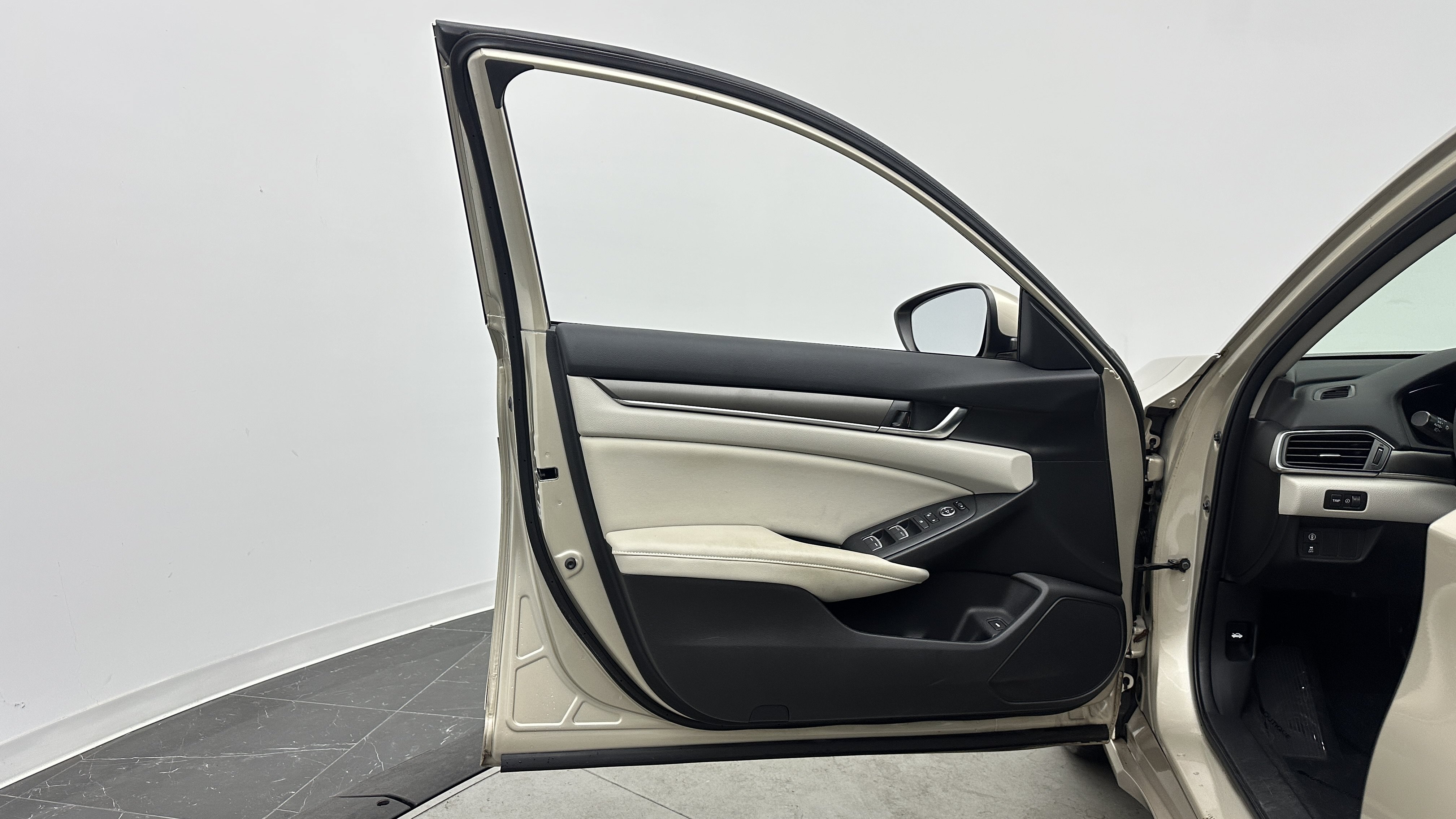 Used 2018 Honda Accord LX image 8