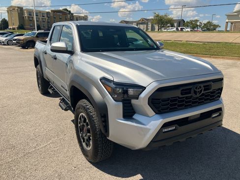 Certified 2026 Toyota Tacoma TRD Off-Road AWD/4WD image 4
