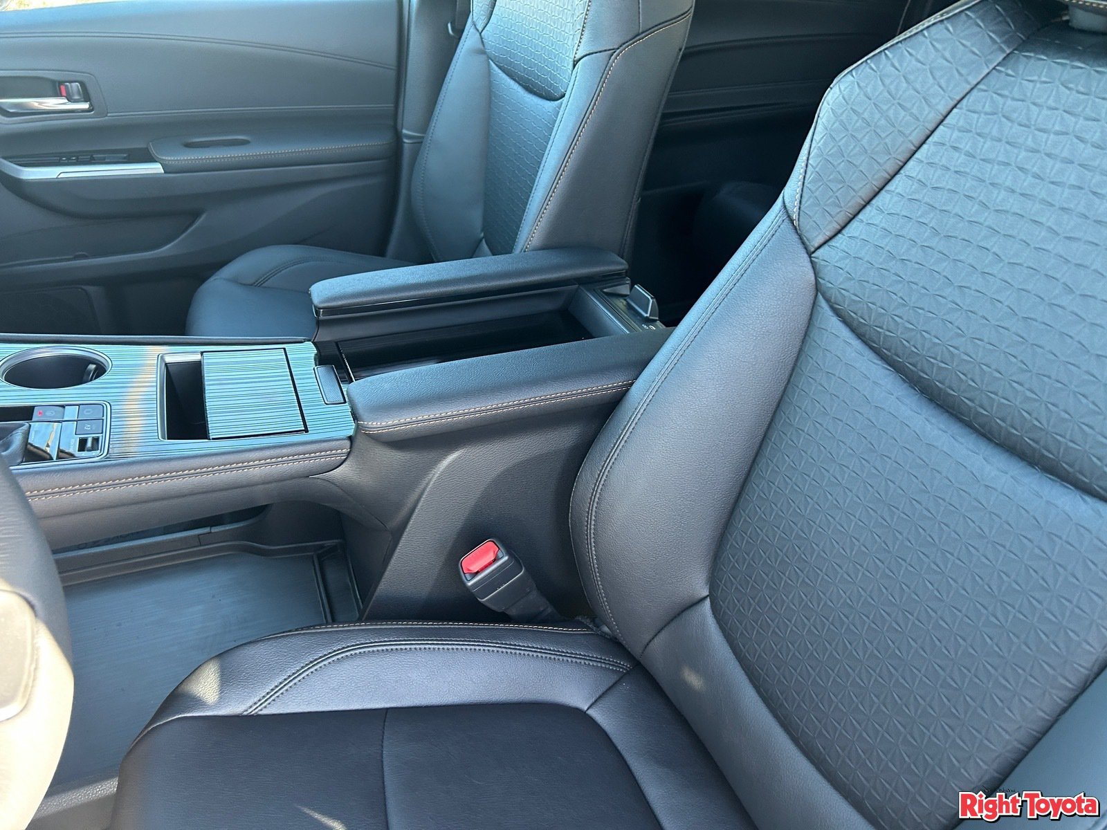 New 2026 Toyota Sienna XLE Woodland Edition AWD/4WD image 18