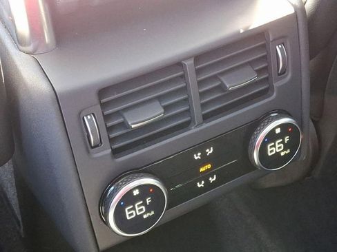 Used 2024 Land Rover Discovery S image 12