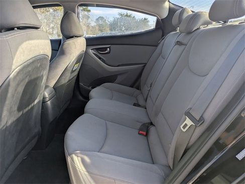 Used 2016 Hyundai Elantra SE image 12