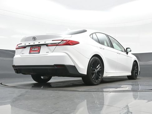 Used 2025 Toyota Camry SE FWD image 32