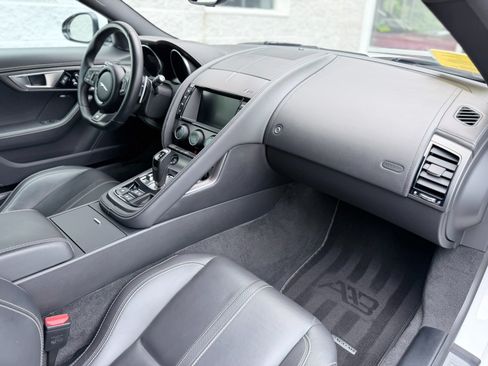 Used 2017 Jaguar F-TYPE R AWD/4WD image 38