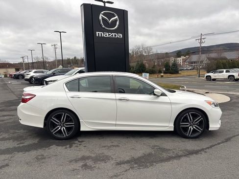 Used 2017 Honda Accord Sport Special Edition image 8