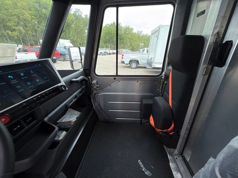 Used 2024 Chevrolet Brightdrop 400 w/ Commercial Equipment Package AWD/4WD image 21