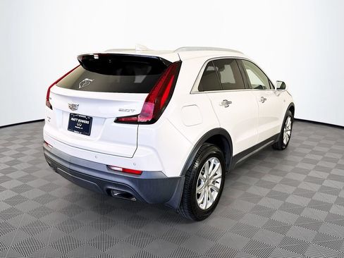 Used 2019 Cadillac XT4 Luxury w/ Cold Weather Package FWD image 5