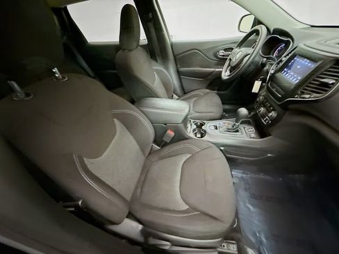 Used 2019 Jeep Cherokee Latitude w/ Popular Appearance Group image 26