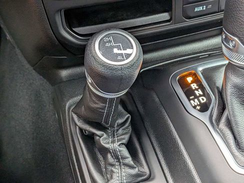 Used 2025 Jeep Gladiator Sport AWD/4WD image 25