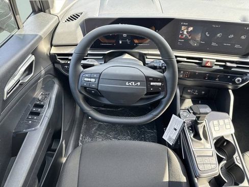 New 2026 Kia Sportage LX FWD image 11