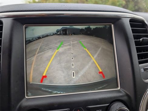 Used 2015 Jeep Grand Cherokee Limited image 22