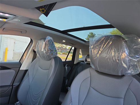 New 2026 Volkswagen Tiguan SE image 22