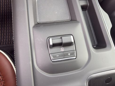 New 2026 GMC Sierra 2500 Denali Ultimate AWD/4WD image 15
