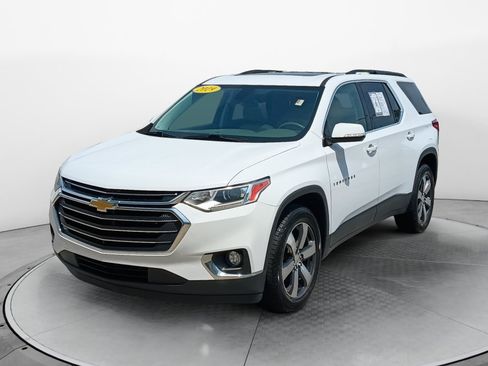 Used 2019 Chevrolet Traverse LT w/ LT Premium Package FWD image 3