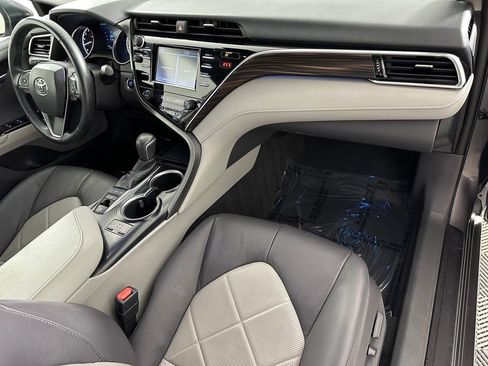 Used 2018 Toyota Camry XLE image 19