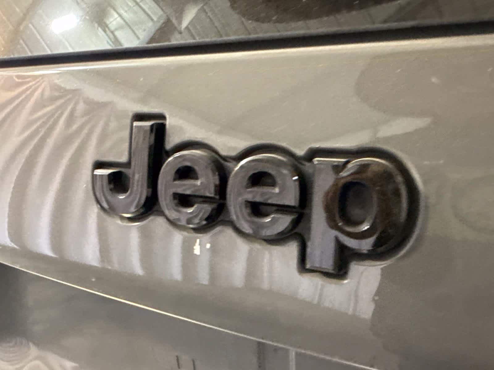 Used 2019 Jeep Cherokee Limited AWD/4WD image 13