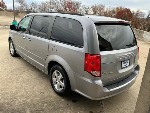 Used 2013 Dodge Grand Caravan SXT image 3