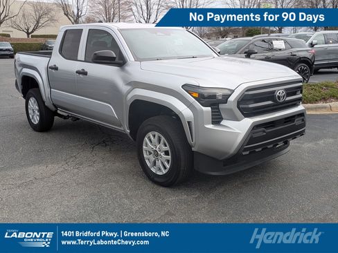 Used 2025 Toyota Tacoma SR AWD/4WD image 1
