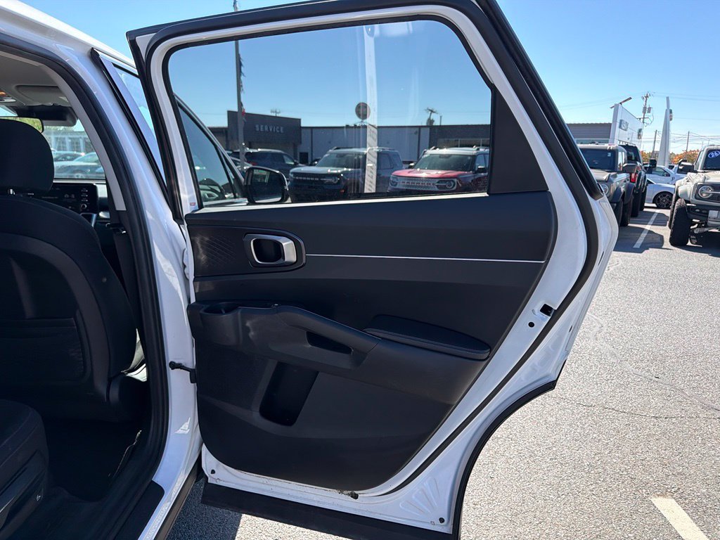 Used 2023 Kia Sorento LX FWD image 32