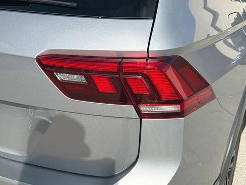 Used 2022 Volkswagen Tiguan SE R-Line FWD image 27