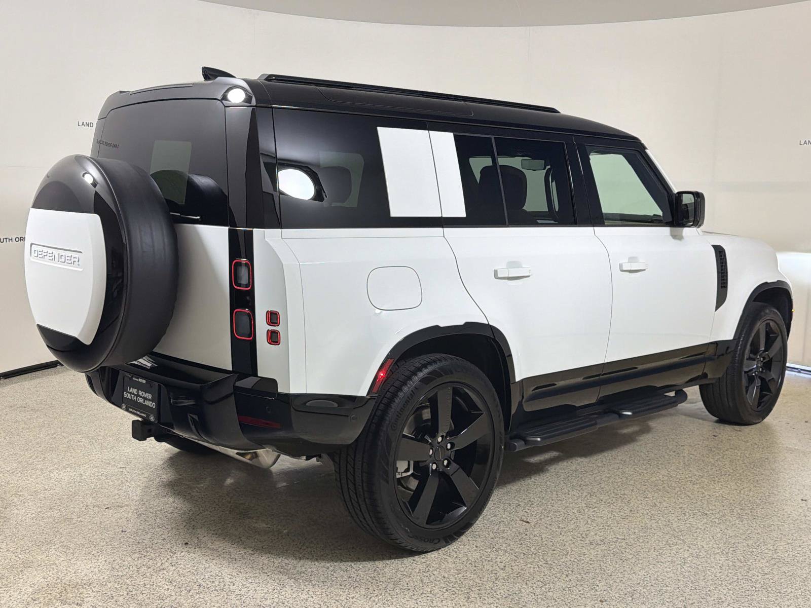 Used 2026 Land Rover Defender 110 X-Dynamic SE AWD/4WD image 5
