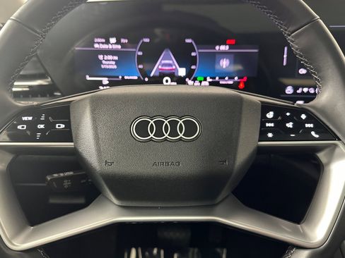 Used 2025 Audi Q5 Premium w/ Convenience Package image 22