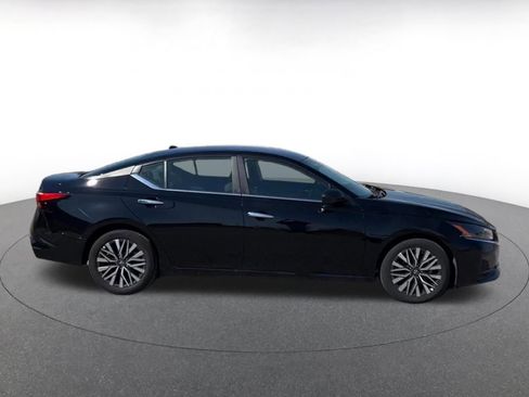 Used 2025 Nissan Altima 2.5 SV image 16