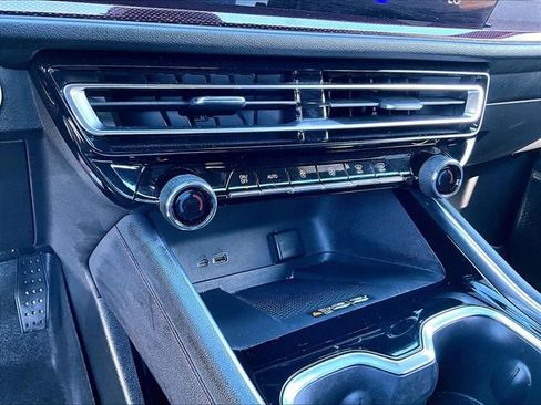 Used 2024 Chevrolet Traverse Z71 image 27