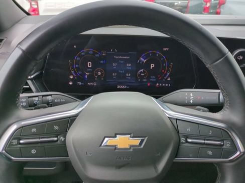 Used 2025 Chevrolet Suburban LT AWD/4WD image 31