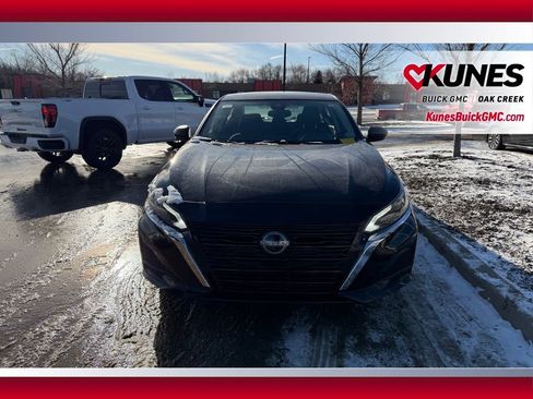 Used 2024 Nissan Altima 2.5 SV FWD image 2