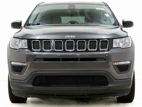 Used 2019 Jeep Compass Sport image 2