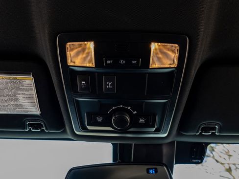 Used 2018 Toyota Tacoma TRD Off-Road w/ Technology Package image 27